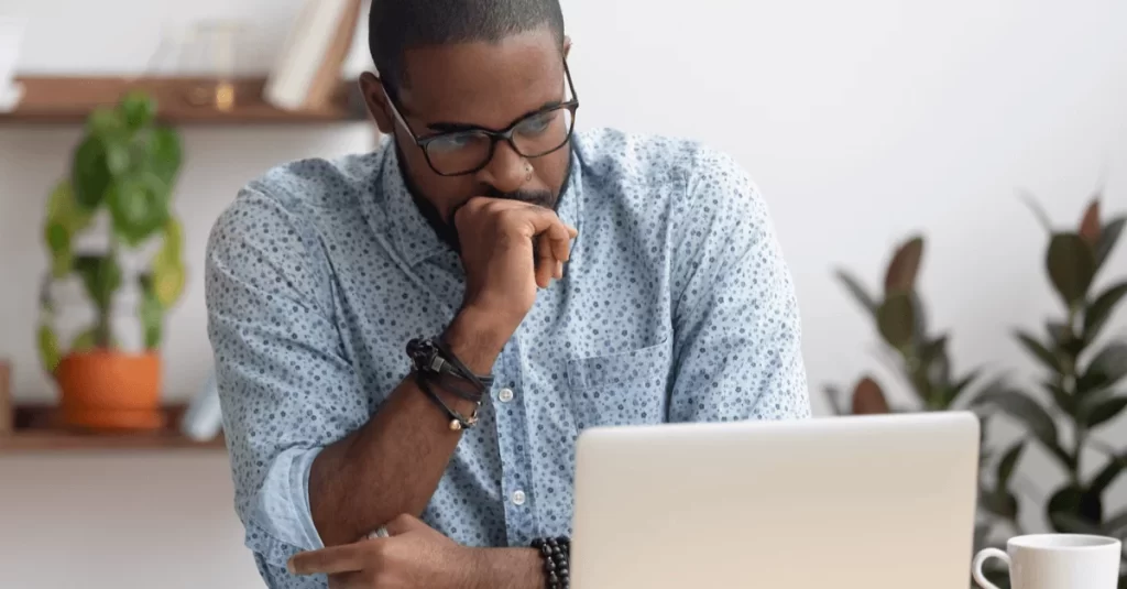 Por exemplo, o título da sua página é “abrimos empresas”, porém os seus clientes no Google buscam “abrir empresa” é aí que o SEO entra para otimizar suas páginas.
