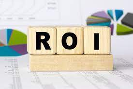 ROI (Return on Investment) e ROAS (Return on Ad Spend) são duas métricas financeiras diferentes, mas relacionadas. Ambas são utilizadas para avaliar o desempenho financeiro de investimentos, mas o ROI é mais amplo e o ROAS é mais específico.