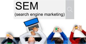 Search Engine Marketing (SEM) é uma forma de marketing digital que envolve a promoção de websites através de anúncios pagos exibidos nos resultados de pesquisa dos mecanismos de busca, como o Google, Bing e Yahoo.