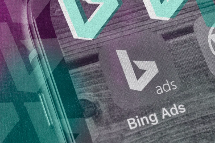 Bing Ads é a plataforma de publicidade da Microsoft, segunda maior detentora de buscas na web. Se o seu público alvo utiliza Bing como buscador principal, pode ser interessante anunciar por lá. Além disso, Bing Ads costuma apresentar custos mais baixos por clique do que o Google Ads, dependendo do setor.