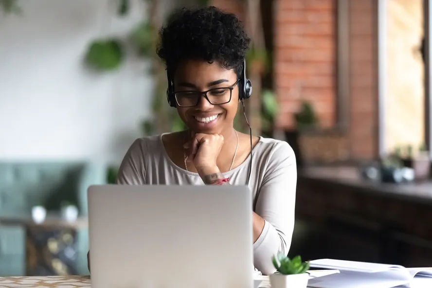 Lembre-se: o sucesso nas vendas online não acontece da noite para o dia. É preciso ter paciência, persistência e estar sempre buscando conhecimento e aprimorando suas estratégias. 😉