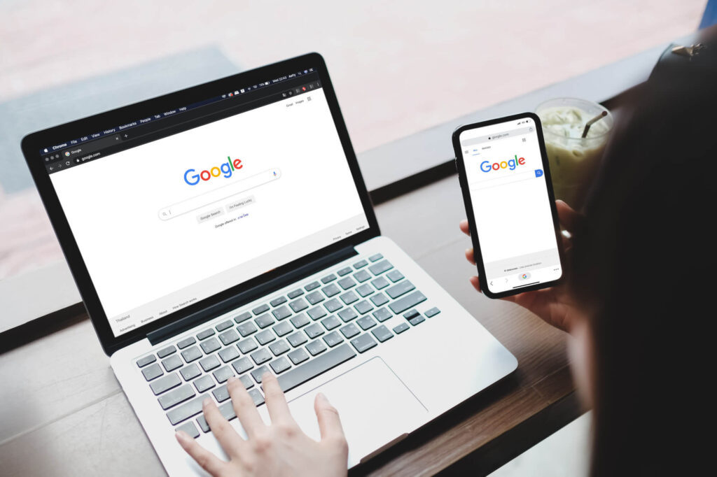 O SEO para Google é a ponte que conecta sua ilha paradisíaca ao continente, onde seus clientes estão. É o conjunto de técnicas que coloca seu site no mapa dos mecanismos de busca, garantindo que ele apareça nos primeiros resultados quando seus clientes em potencial pesquisam por soluções que você oferece.