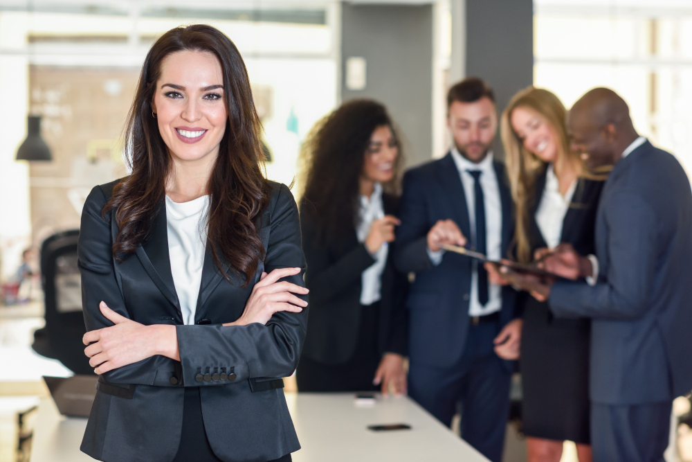 Agora que você já tem uma visão clara de como abrir uma empresa do zero no que tange à estrutura e formalização, é hora de focar em como você vai atrair e reter clientes. Um plano de marketing bem elaborado é o seu roteiro para alcançar seus objetivos de negócio. Não pense que isso é algo apenas para grandes corporações; mesmo o menor dos negócios se beneficia enormemente de um planejamento estratégico de marketing.