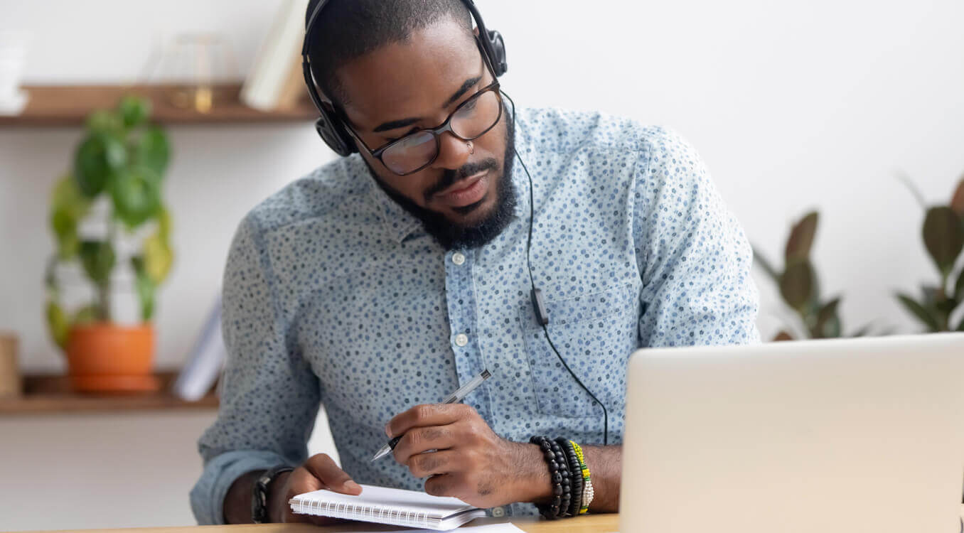 Em resumo, as diferenças entre agências e freelancers envolvem custo, estrutura, escalabilidade e atendimento. Ambos têm suas vantagens, mas entender qual modelo se encaixa melhor nos objetivos da sua empresa é o primeiro passo para investir com segurança. Uma agência de marketing em SBC, como a AGNC, por exemplo, oferece uma estrutura completa para quem deseja ir além e transformar o marketing em um motor de crescimento sustentável.
