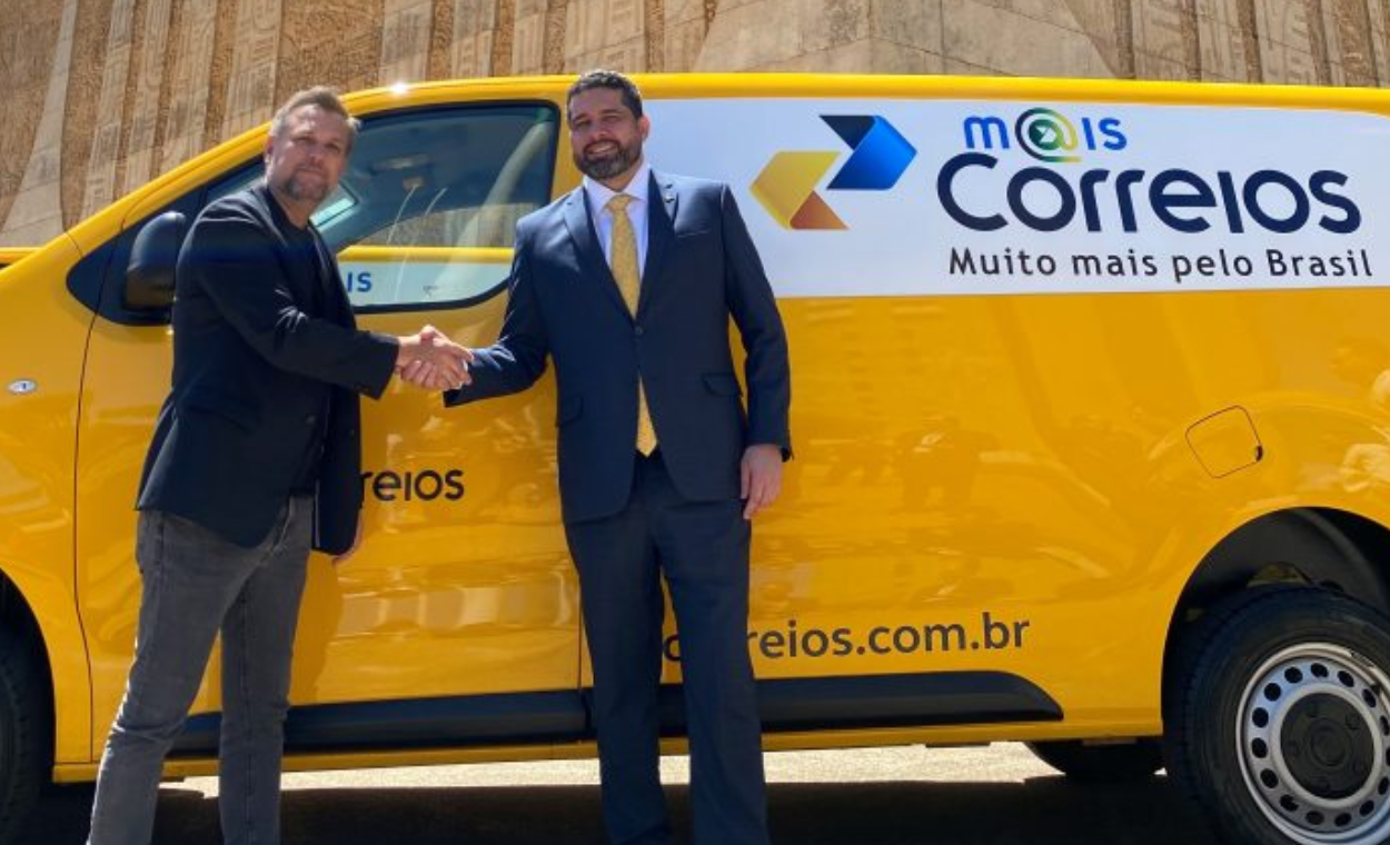 Os objetivos por trás do Mais Correios são múltiplos e, para a estatal, vitais. Em primeiro lugar, há uma clara intenção de diversificar as receitas e tentar reverter os prejuízos acumulados nos últimos anos. Com o avanço do e-commerce, os Correios veem uma oportunidade de se reinserir de forma mais ativa nesse mercado, não apenas como prestadores de serviço logístico, mas como um player de destaque.