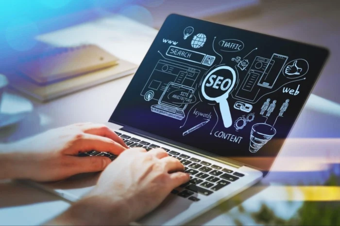 A combinação ideal em 2025 é clara: usar anúncios para impulsionar resultados rápidos e SEO para construir uma base sólida de autoridade e tráfego orgânico. SEO deve ser visto como alicerce, enquanto anúncios pagos funcionam como impulso estratégico.