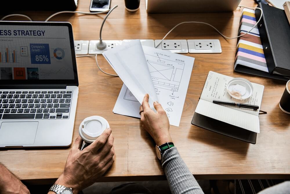 Empresas especializadas em marketing digital, como a AGNC Agência de Marketing e Publicidade, atuam no desenvolvimento de estratégias integradas que unem construção de marca, SEO, conteúdo de alta qualidade e análise de dados. Isso garante que o tráfego direto e orgânico cresça de forma sustentável e alinhada aos objetivos de negócio.