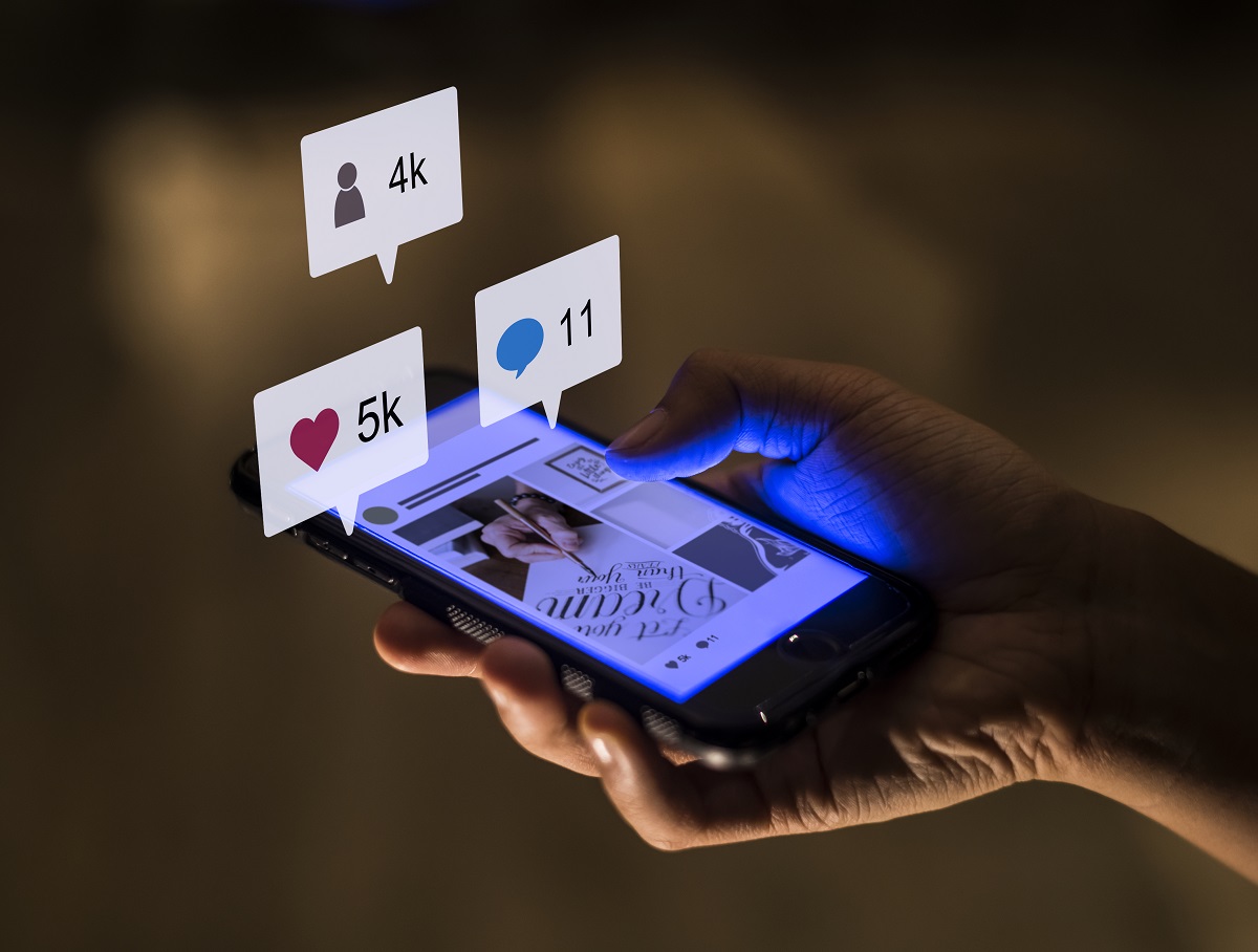 Olá, sou Patrick, e se você chegou até aqui, provavelmente está frustrado com o retorno do seu investimento em marketing digital. A verdade é que a promessa do tráfego pago é tentadora: a possibilidade de colocar sua marca na frente de milhares de potenciais clientes com alguns cliques. No entanto, muitos empreendedores se sentem perdidos e acabam jogando dinheiro no lixo porque suas campanhas de tráfego pago não geram leads.
