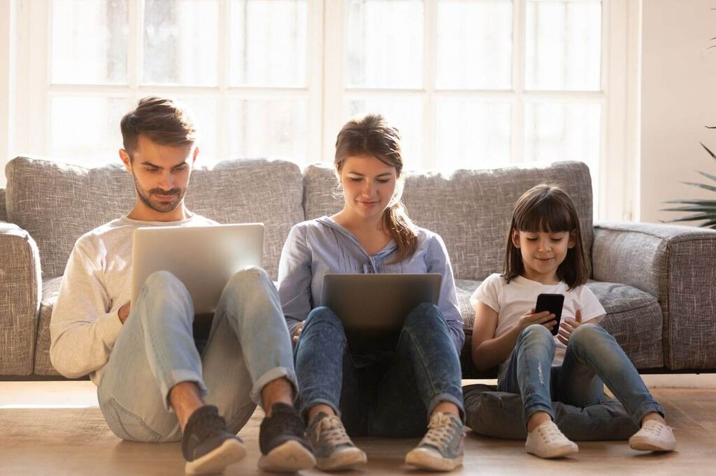 Contar com uma agência de marketing digital especializada em tráfego pago permite acesso a estratégias mais avançadas, como otimização de campanhas, análise de métricas e segmentações inteligentes. Além disso, uma equipe experiente evita erros comuns, como anúncios genéricos ou campanhas sem monitoramento.