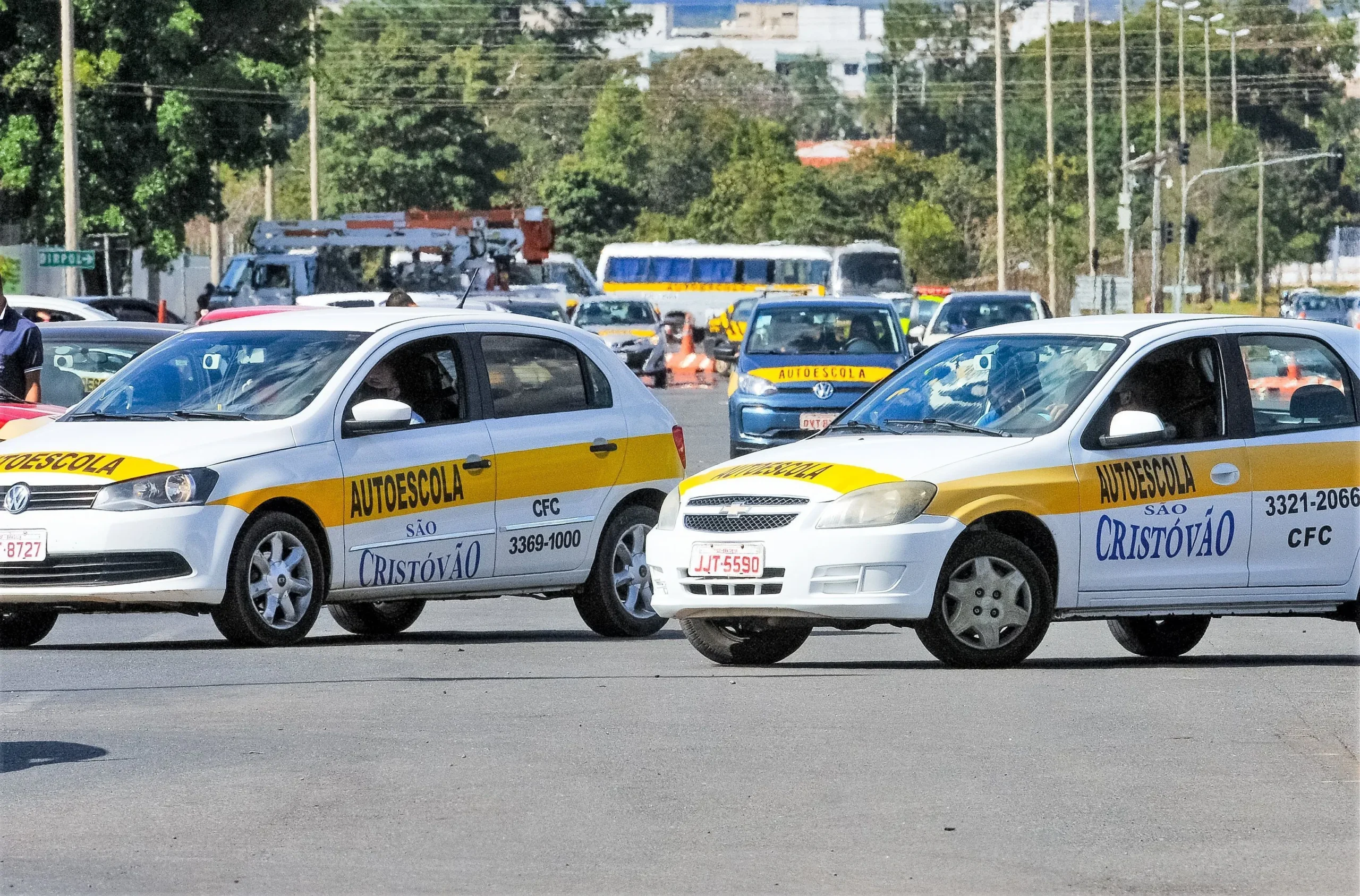 Olá, aqui é o Patrick! Ao longo dos últimos anos, vi muitas autoescolas enfrentarem o mesmo desafio: atrair novos alunos em um mercado cada vez mais competitivo. E se existe uma ferramenta capaz de transformar esse cenário, ela se chama Google Ads para auto escolas. Com as estratégias corretas, é possível aumentar a carteira de clientes, destacar sua marca e gerar matrículas de forma previsível e escalável.