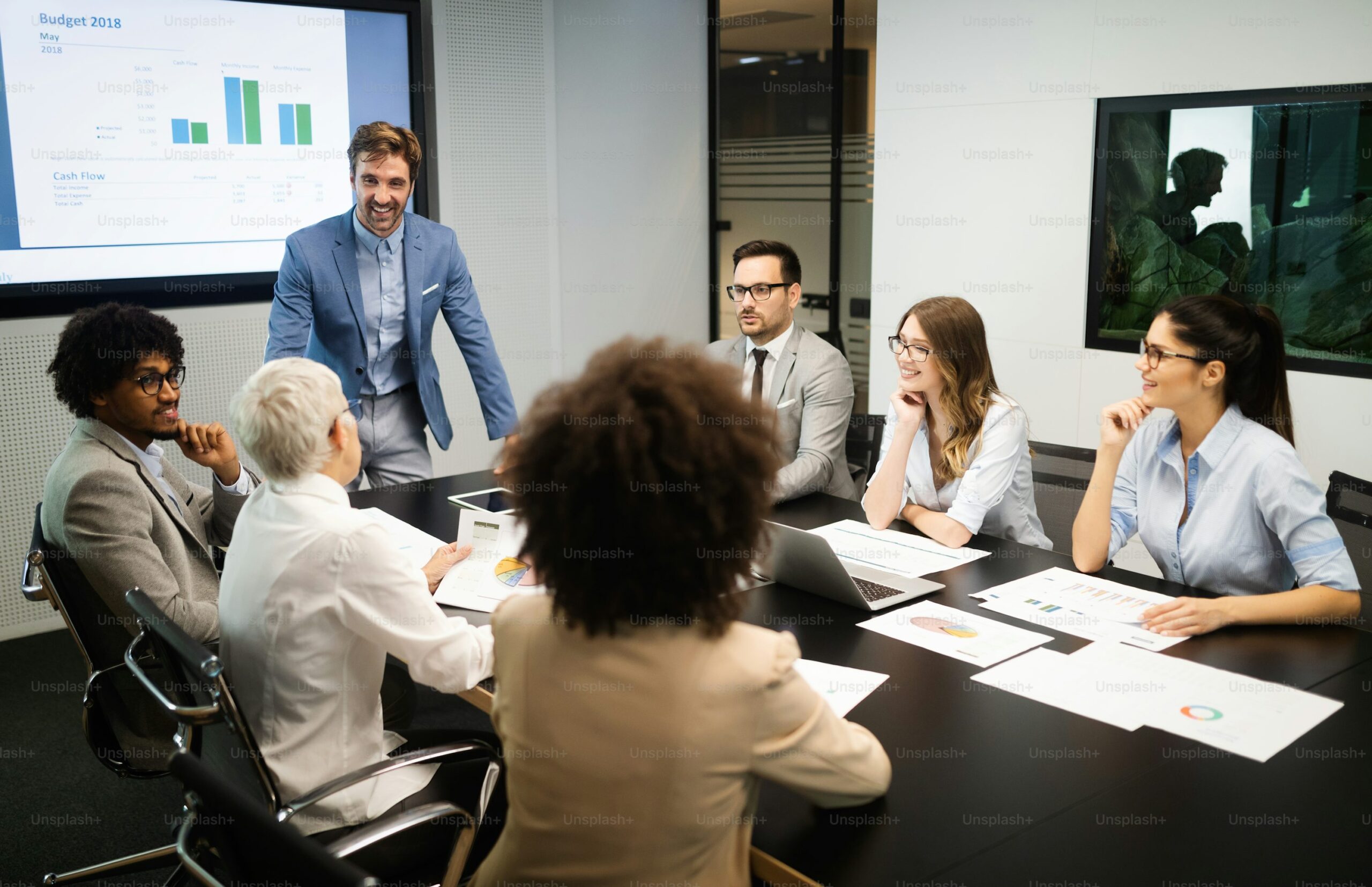 Decidir trocar de agência pode parecer delicado, mas é uma decisão estratégica que pode definir se sua empresa continuará crescendo ou ficará estagnada. Muitas vezes, a escolha errada é manter um contrato apenas pelo valor da mensalidade ou por comodidade, ignorando fatores essenciais como resultados, atendimento e especialização.