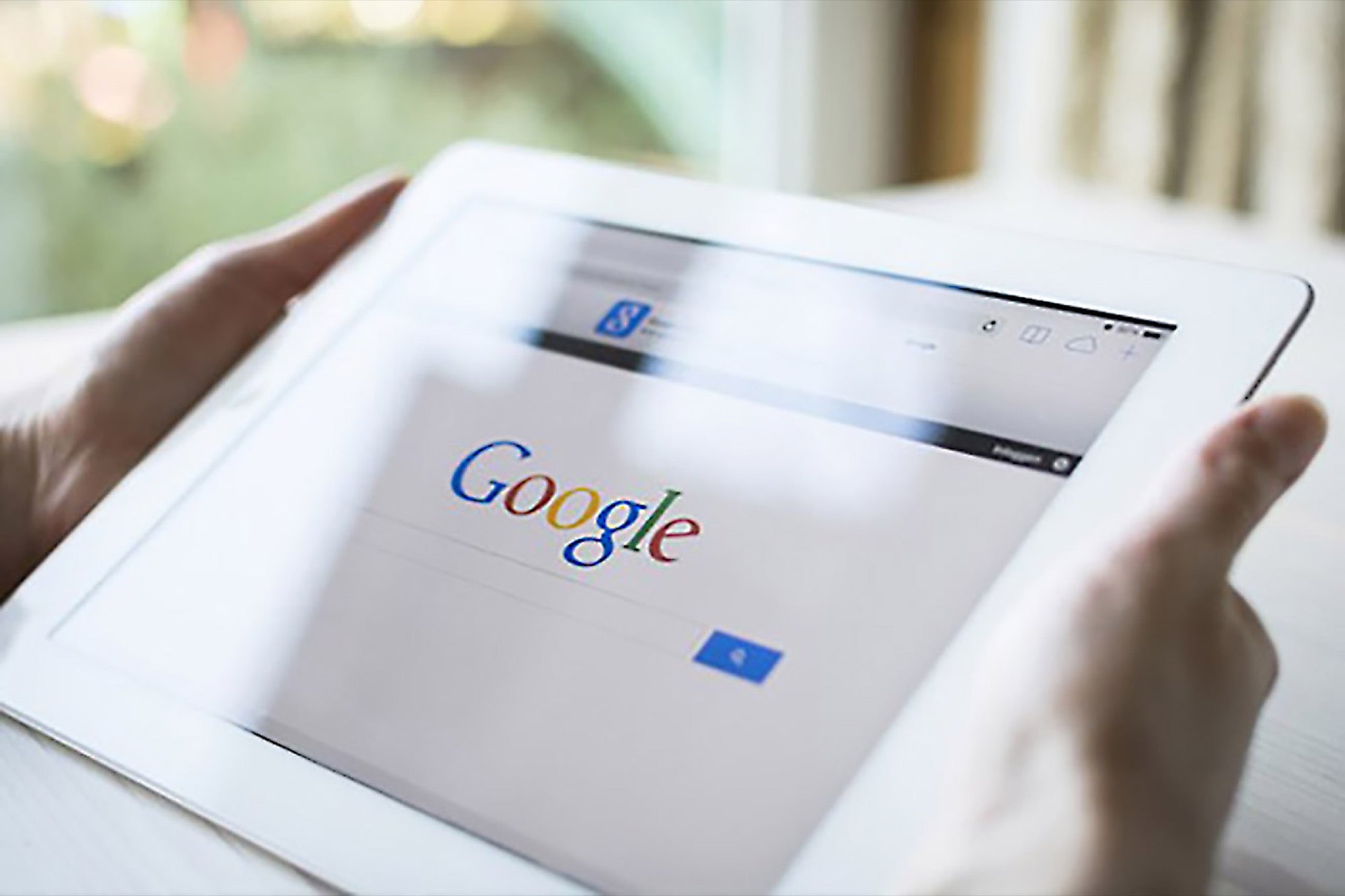queda-de-trafego-organico-com-seo-e-ias-2 É a diminuição de visitantes vindos de resultados não pagos do Google, geralmente causada por mudanças no algoritmo ou pela introdução dos sumários de IA que reduzem cliques em sites.