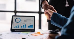 O Que é CAC No Marketing Digital Entenda E Calcule O Seu! O CAC indica o quanto sua empresa investe, em média, para conquistar cada novo cliente. Aprenda a calcular o custo de novos clientes agora!
