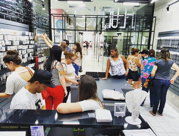 O tráfego pago permite colocar seu negócio à frente de clientes no momento certo da jornada de compra. Mas muitas empresas cometem o erro de investir sem planejamento, esperando retorno imediato. A chave é compreender que investir no momento certo, com a estratégia adequada, transforma anúncios em um verdadeiro motor de crescimento.
